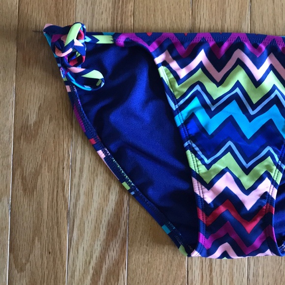 Old Navy - multicolored bikini swimsuit - Picture 2 of 3